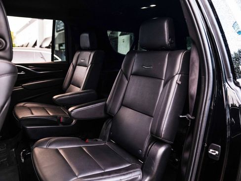 Used 2021 Cadillac Escalade ESV Luxury RWD image 16