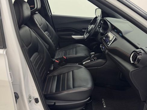 Used 2019 Nissan Kicks SR w/ SR Premium Package FWD image 26