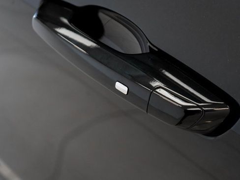 Used 2025 Chevrolet Traverse LT image 9