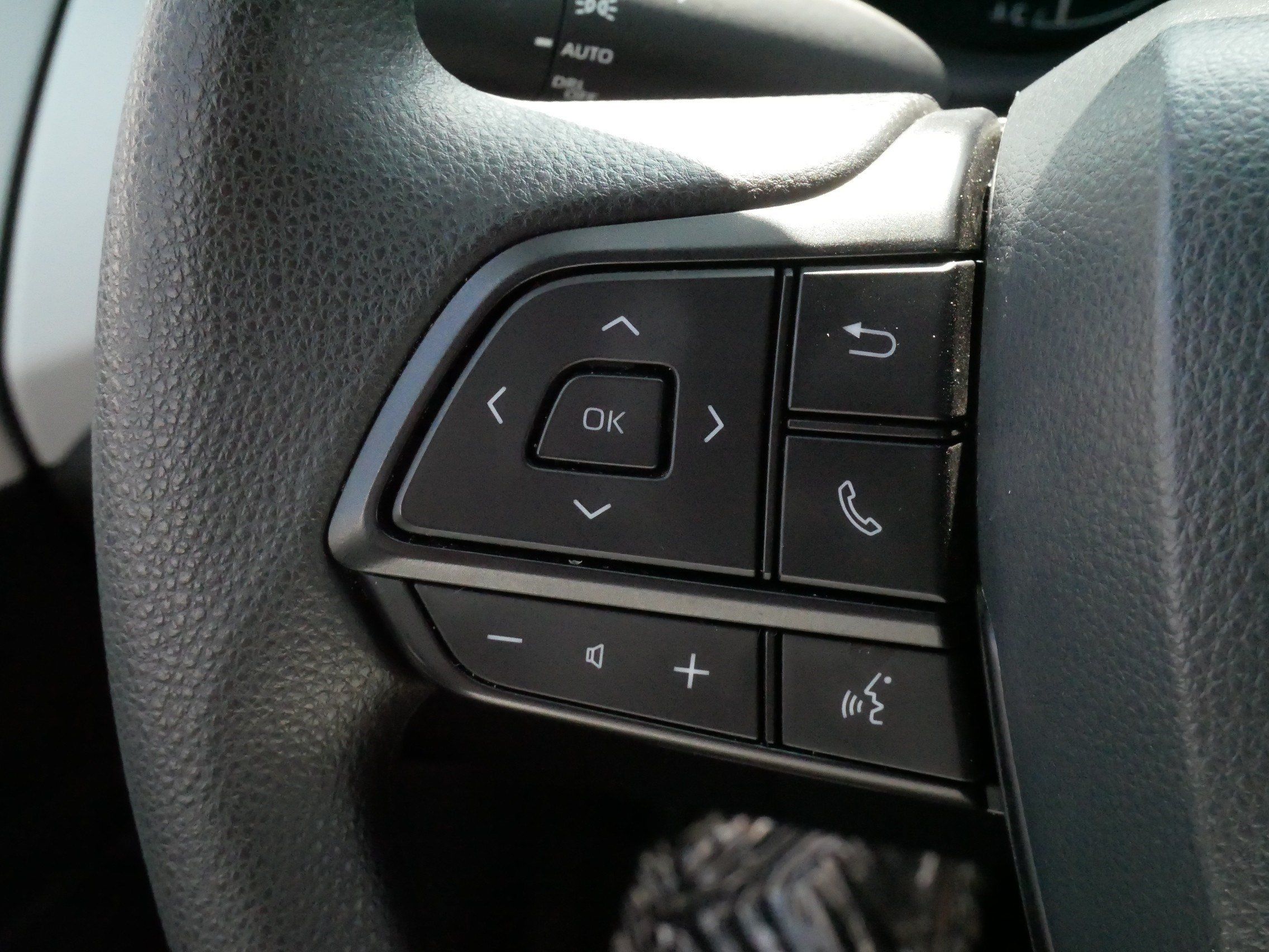 Certified 2026 Toyota Sienna LE FWD image 27