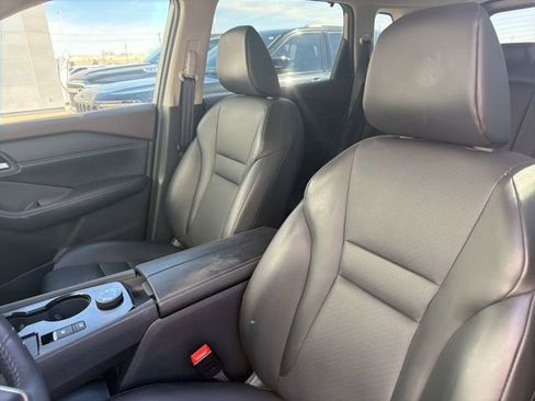 Used 2023 Nissan Rogue SV w/ SV Premium B Package image 18