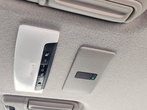 Used 2024 Nissan Kicks SR image 25