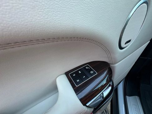 Used 2015 Land Rover Range Rover Supercharged AWD/4WD image 10