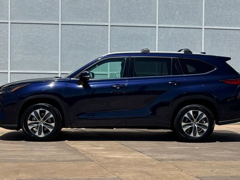 Used 2022 Toyota Highlander XLE FWD image 7