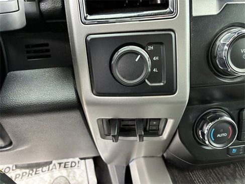 Used 2020 Ford F350 Lariat w/ Chrome Package image 29