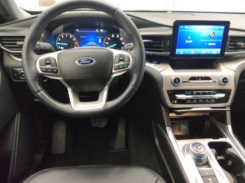 Used 2023 Ford Explorer XLT w/ Equipment Group 202A image 22