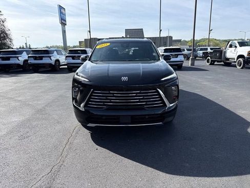 Used 2025 Buick Enclave Preferred FWD image 8