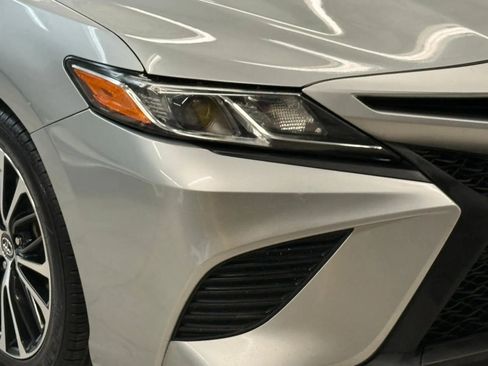 Used 2018 Toyota Camry SE image 6