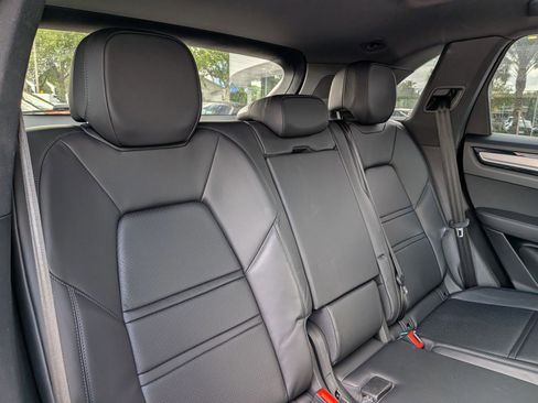 Used 2019 Porsche Cayenne S image 19