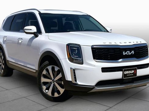Certified 2022 Kia Telluride S FWD image 3