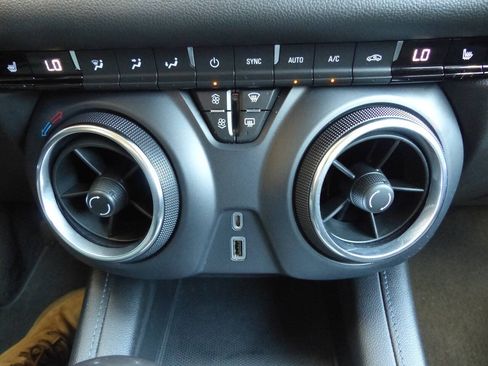 Used 2019 Chevrolet Blazer LT AWD/4WD image 49