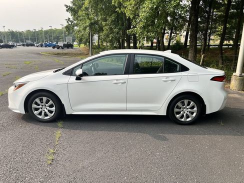 Used 2025 Toyota Corolla LE FWD image 6