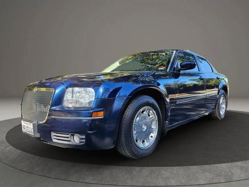 Used 2005 Chrysler 300 Touring image 1