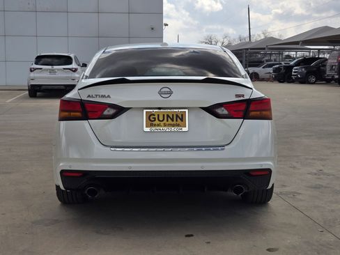 Used 2023 Nissan Altima 2.5 SR w/ SR Premium Package image 4