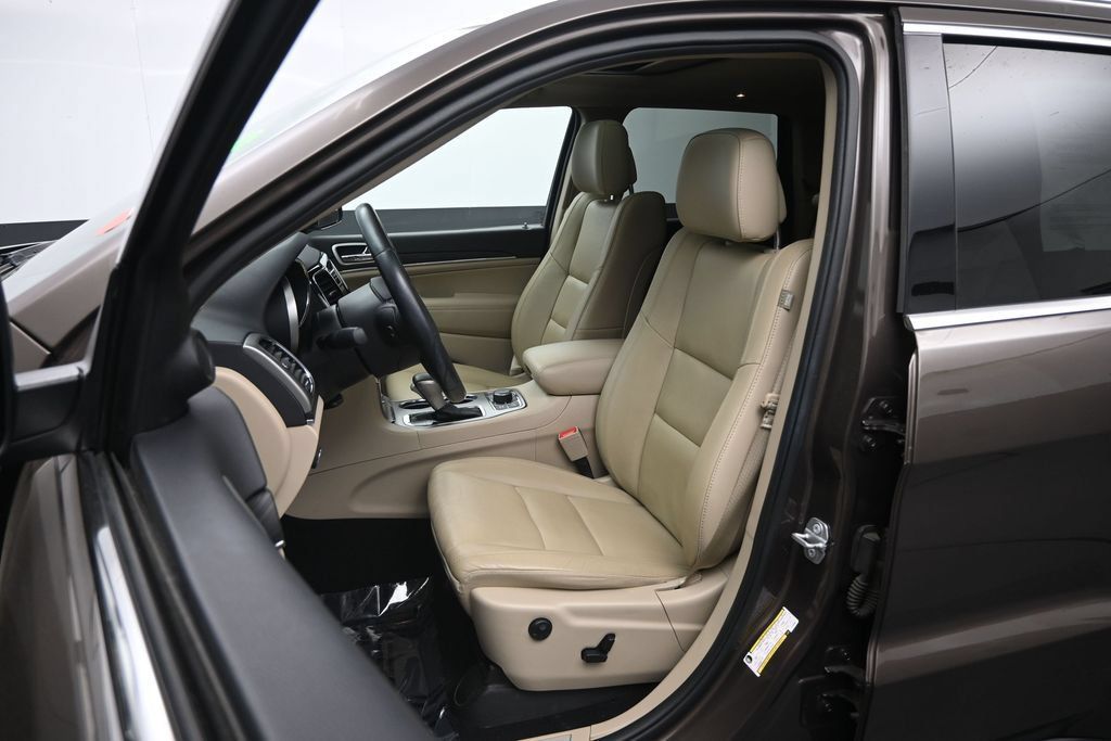 Used 2020 Jeep Grand Cherokee Limited AWD/4WD image 21