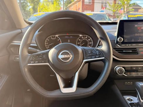 Used 2024 Nissan Altima 2.5 SV FWD image 18