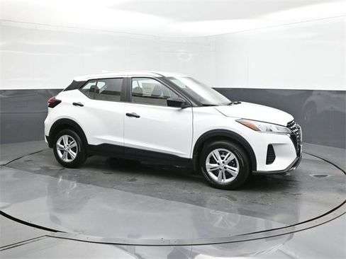 New 2025 Nissan Kicks Play S image 17