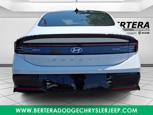 Used 2024 Hyundai Sonata SEL w/ Convenience Package FWD image 5