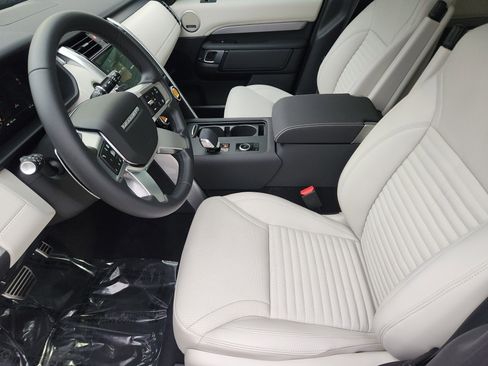 Certified 2025 Land Rover Discovery Dynamic SE image 14