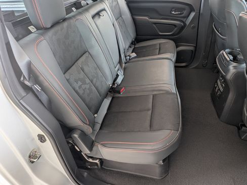 Used 2024 Nissan Titan PRO-4X AWD/4WD image 19