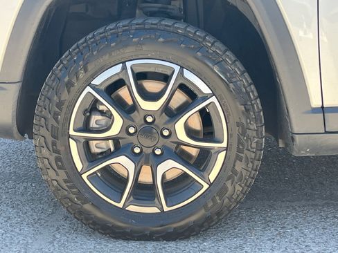 Certified 2024 Jeep Compass Trailhawk AWD/4WD image 11