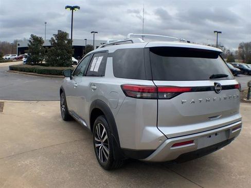 Used 2024 Nissan Pathfinder Platinum image 6