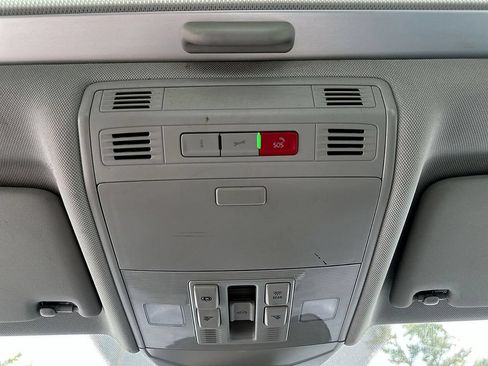 Used 2025 Volkswagen Jetta SE FWD image 24