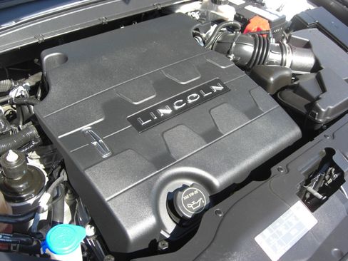 Used 2017 Lincoln Continental Premiere image 23