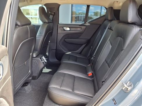 Certified 2023 Volvo XC40 B5 Plus AWD/4WD image 8