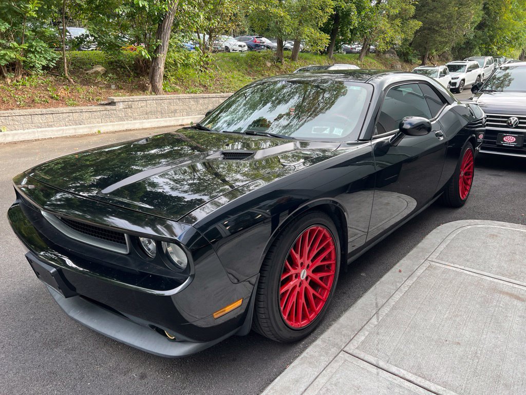 Used 2013 Dodge Challenger SXT RWD image 3