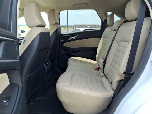 Certified 2022 Ford Edge SEL w/ Convenience Package AWD/4WD image 9