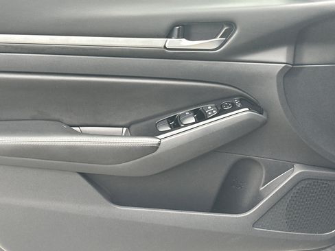 Used 2023 Nissan Altima 2.5 SV image 10