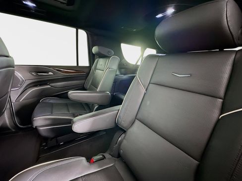 Used 2023 Cadillac Escalade ESV Premium Luxury image 25