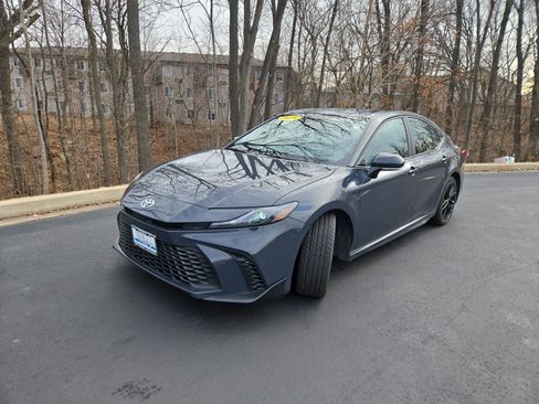 Used 2025 Toyota Camry LE image 4