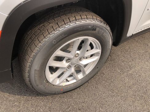 New 2025 Jeep Grand Cherokee Laredo X w/ Luxury Tech Group I image 2