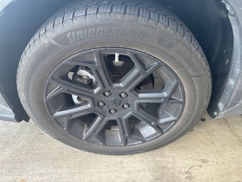 Used 2023 Toyota Highlander LE FWD image 2