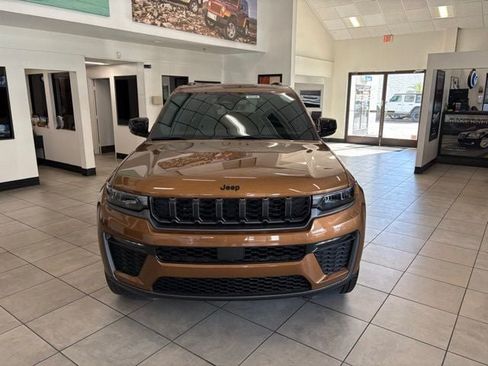 New 2026 Jeep Grand Cherokee Limited AWD/4WD image 2