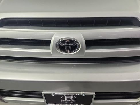 Used 2004 Toyota 4Runner SR5 AWD/4WD image 25