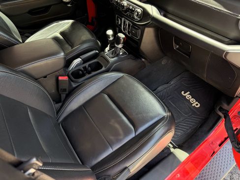 Used 2020 Jeep Wrangler Unlimited Sahara w/ Uconnect 4C Nav & Sound Group AWD/4WD image 34