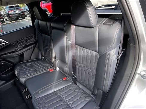 New 2026 Mitsubishi Outlander SEL image 10