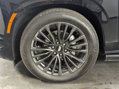 Used 2025 Cadillac Escalade Sport Platinum image 9