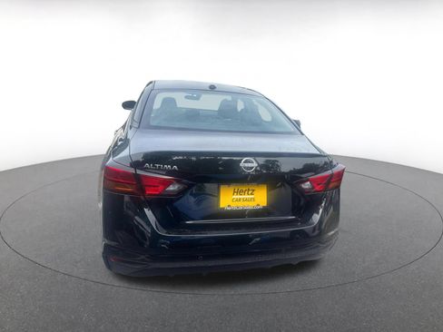 Used 2025 Nissan Altima 2.5 SV FWD image 6