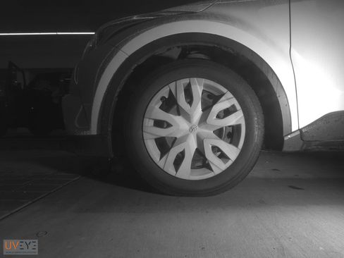 Used 2019 Toyota C-HR LE image 6