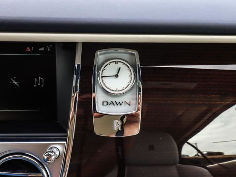 Used 2019 Rolls-Royce Dawn image 26