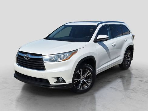 Used 2016 Toyota Highlander XLE AWD/4WD image 1