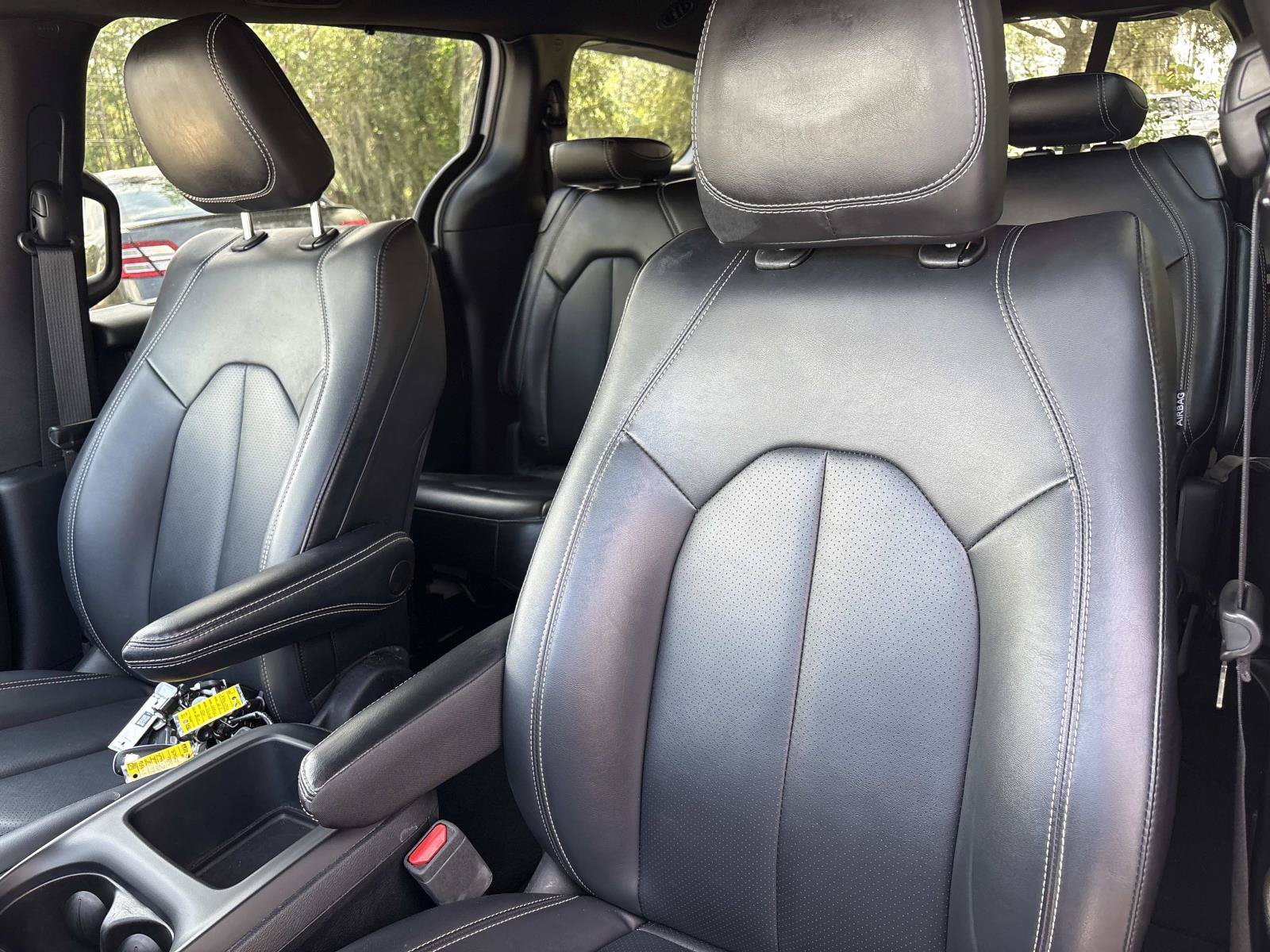 Certified 2025 Chrysler Pacifica Select FWD image 20