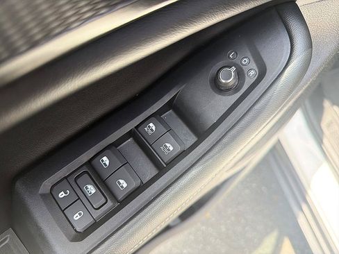 Used 2024 Jeep Grand Cherokee Altitude AWD/4WD image 10