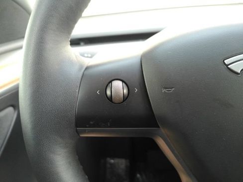 Used 2023 Tesla Model Y AWD image 35
