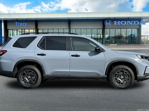 New 2025 Honda Pilot TrailSport image 3