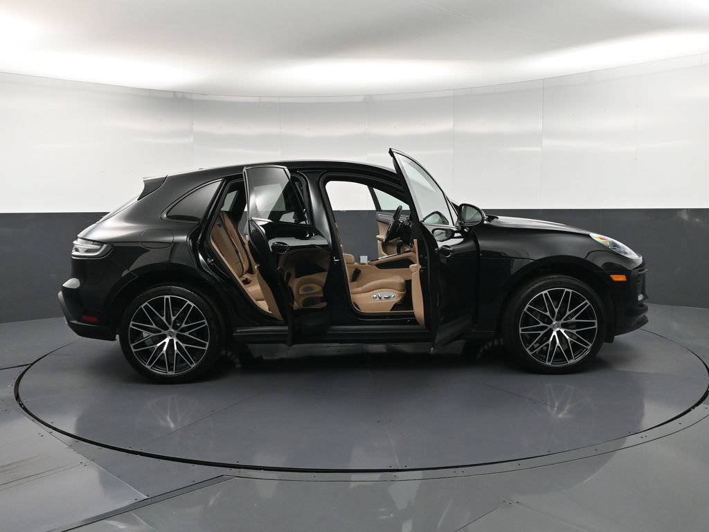 Certified 2026 Porsche Macan AWD/4WD image 34